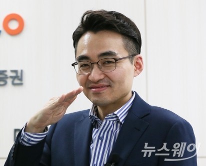 투자 고문 얼굴 사진